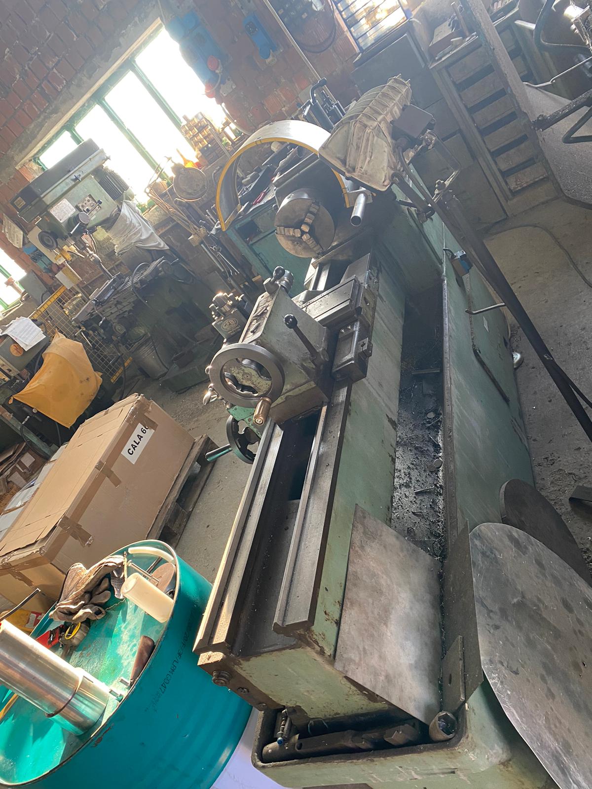 Tornio CNC DENN e torni meccanici — dettaglio 2
